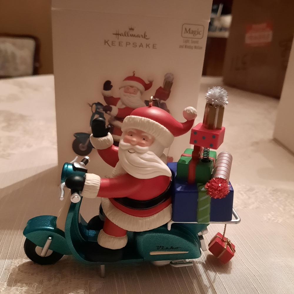 Hallmark Keepsake Ornament Santa's Scooter 2007